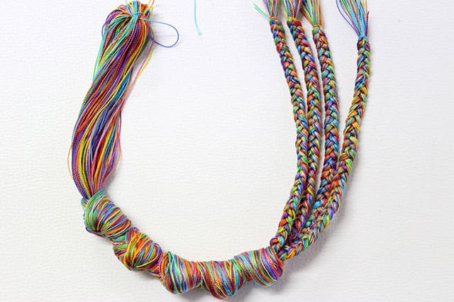 thread-necklace-3